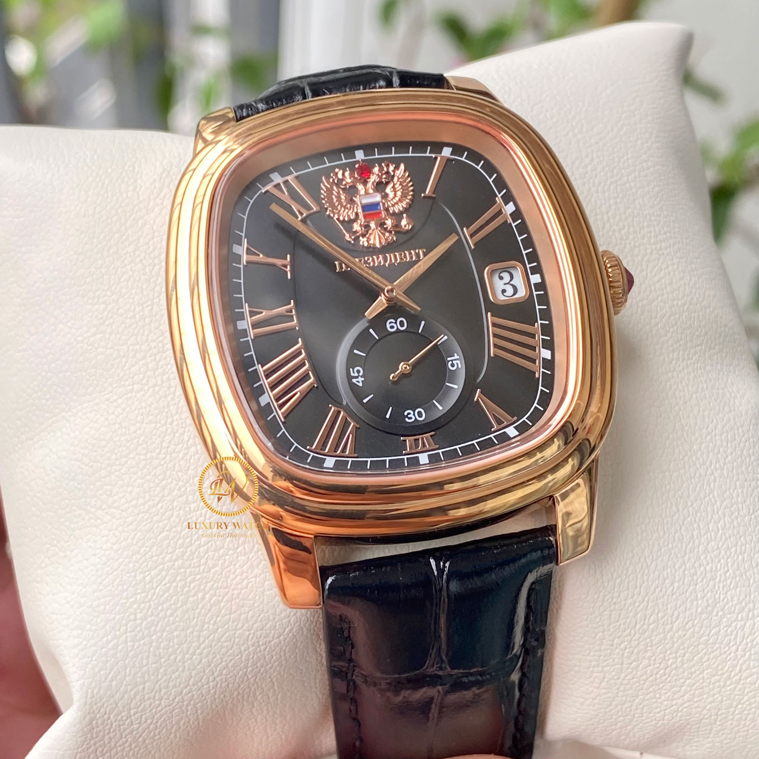 Đồng hồ Poljot President Oval mặt đen - vỏ thép mạ vàng