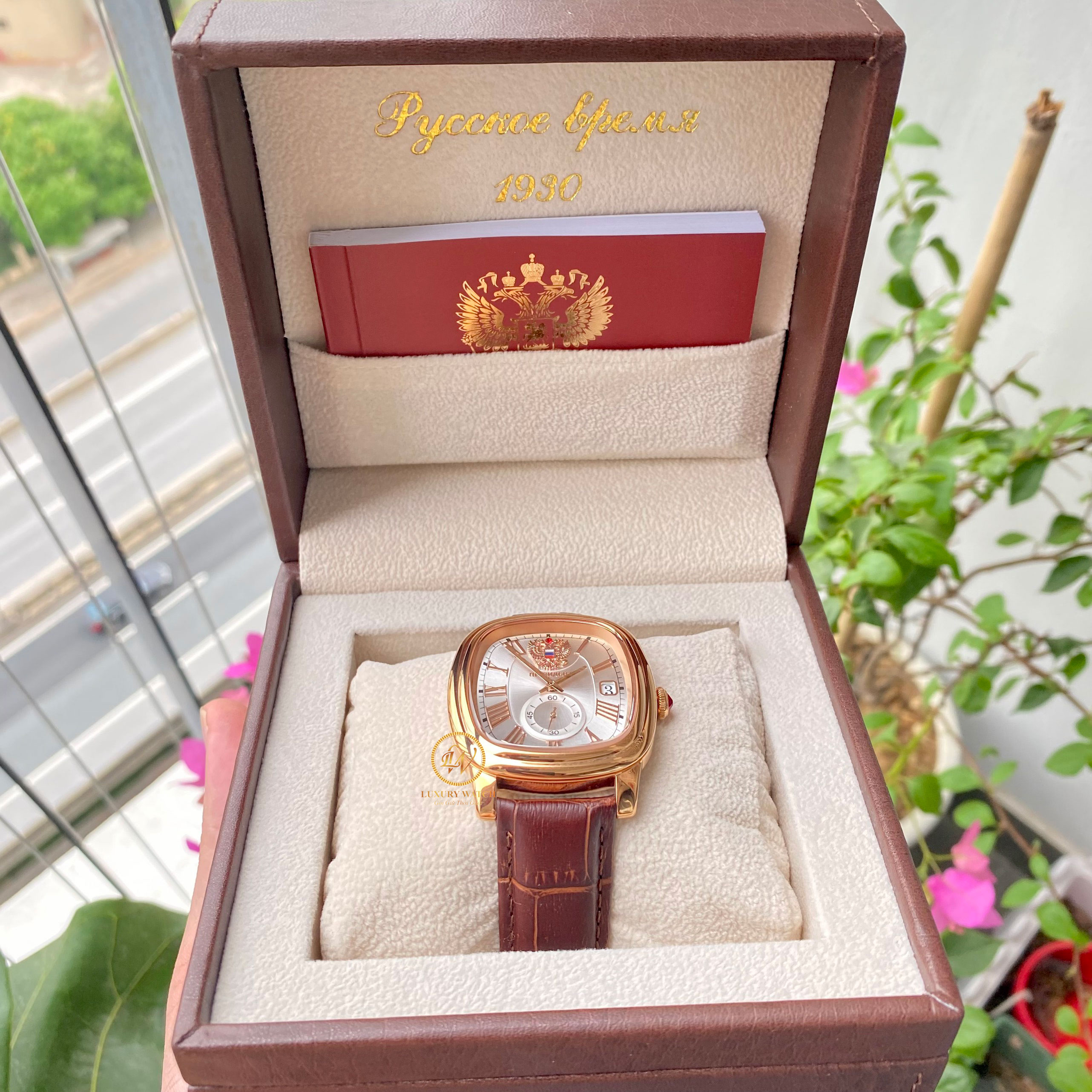 Đồng hồ Poljot President dáng Oval mặt trắng thanh lịch - tổng thể