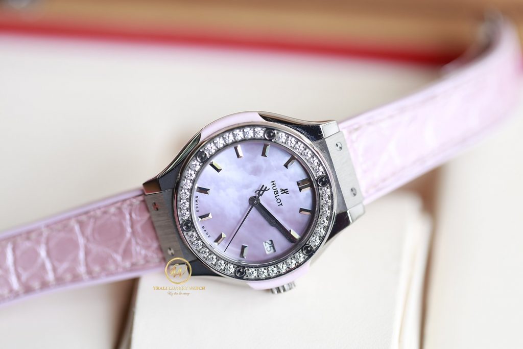 Đồng hồ nữ Hublot Classic Fusion mặt móp hồng kim cương zin 33mm máy pin