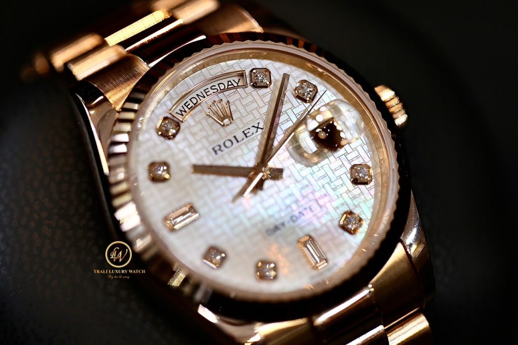 Đồng hồ Rolex Day-Date 118235 mặt xà cừ họa tiết Oxford