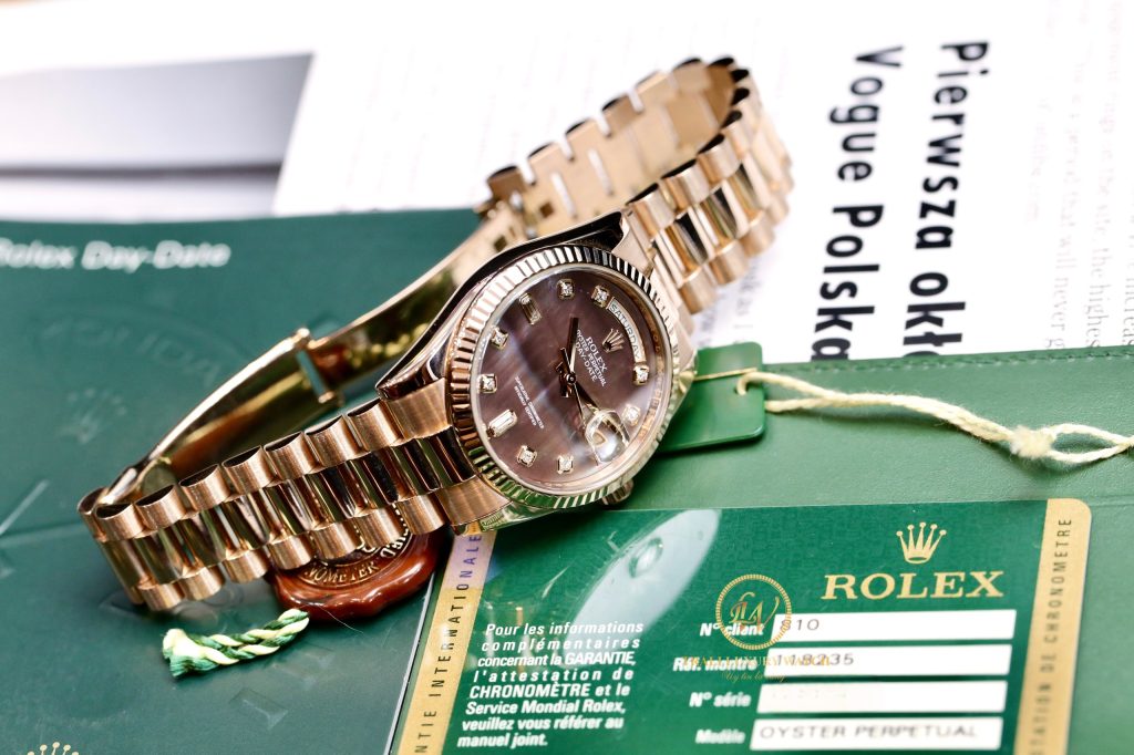 Đồng hồ Rolex Day-Date 118235 mặt xà cừ tím