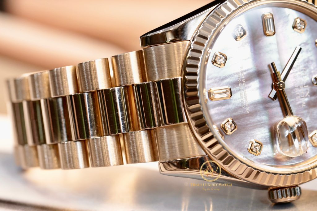 Đồng hồ Rolex Day-Date 118235 mặt xà cừ tím