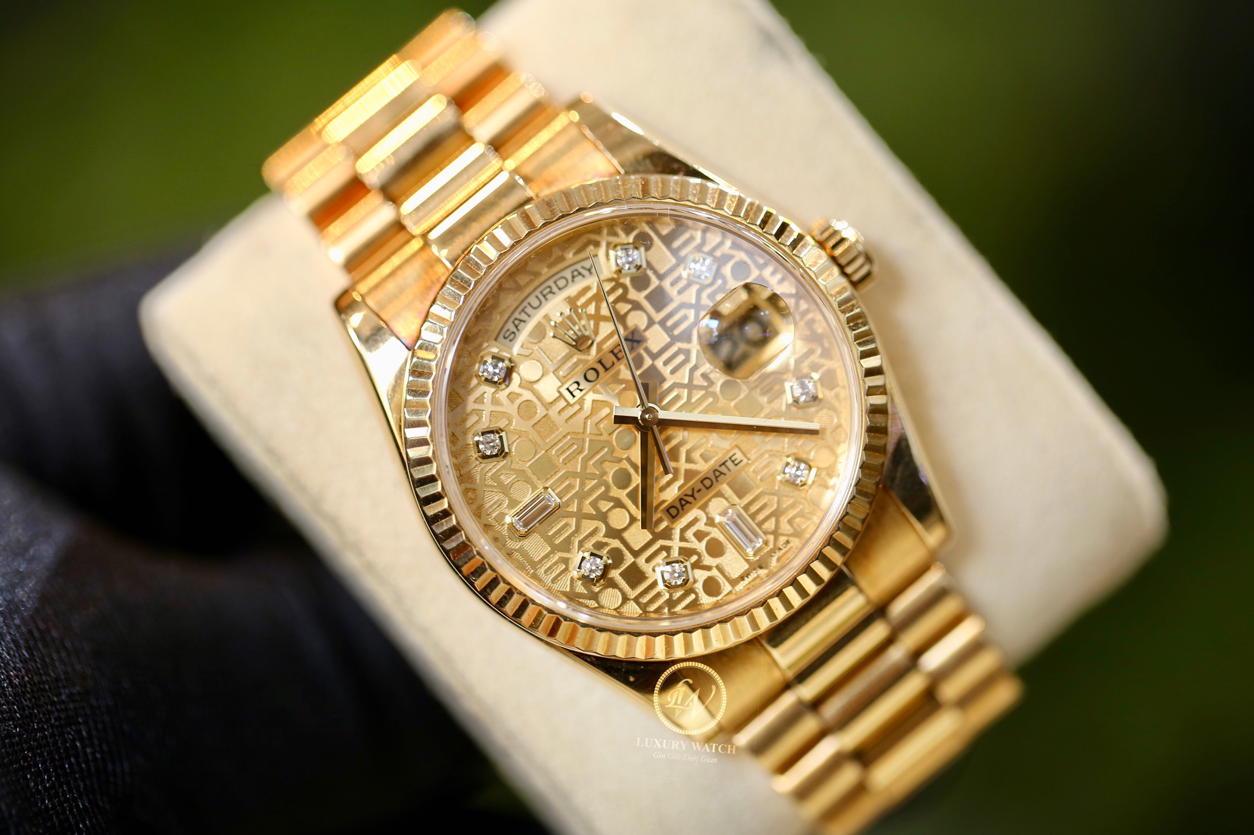 z5292194095955_eeb4d9474962eb0b67d4385fb2d82485 Đồng hồ Rolex Day-Date 118238 mặt số vi tính vàng - ảnh 3