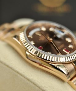 Đồng Hồ nam Rolex Day-Date 36 118235 Mặt Số Chocolate Đá Ruby Đỏ. - ảnh 4