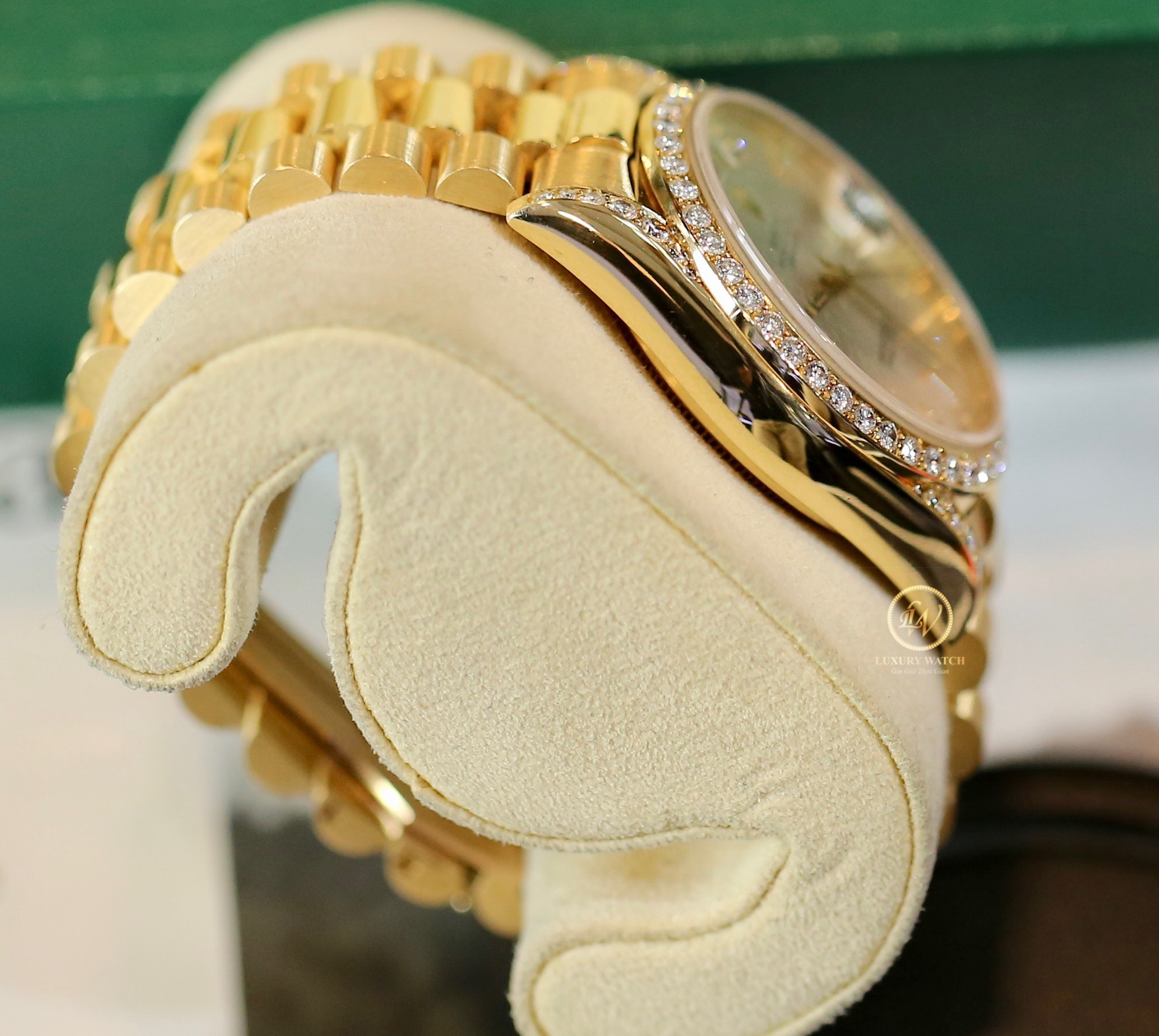 z5977945998205_839df1771f01632f0f900a7c234e49d0 Đồng hồ Rolex day-date 18038 lên niềng kim cương - ảnh 3
