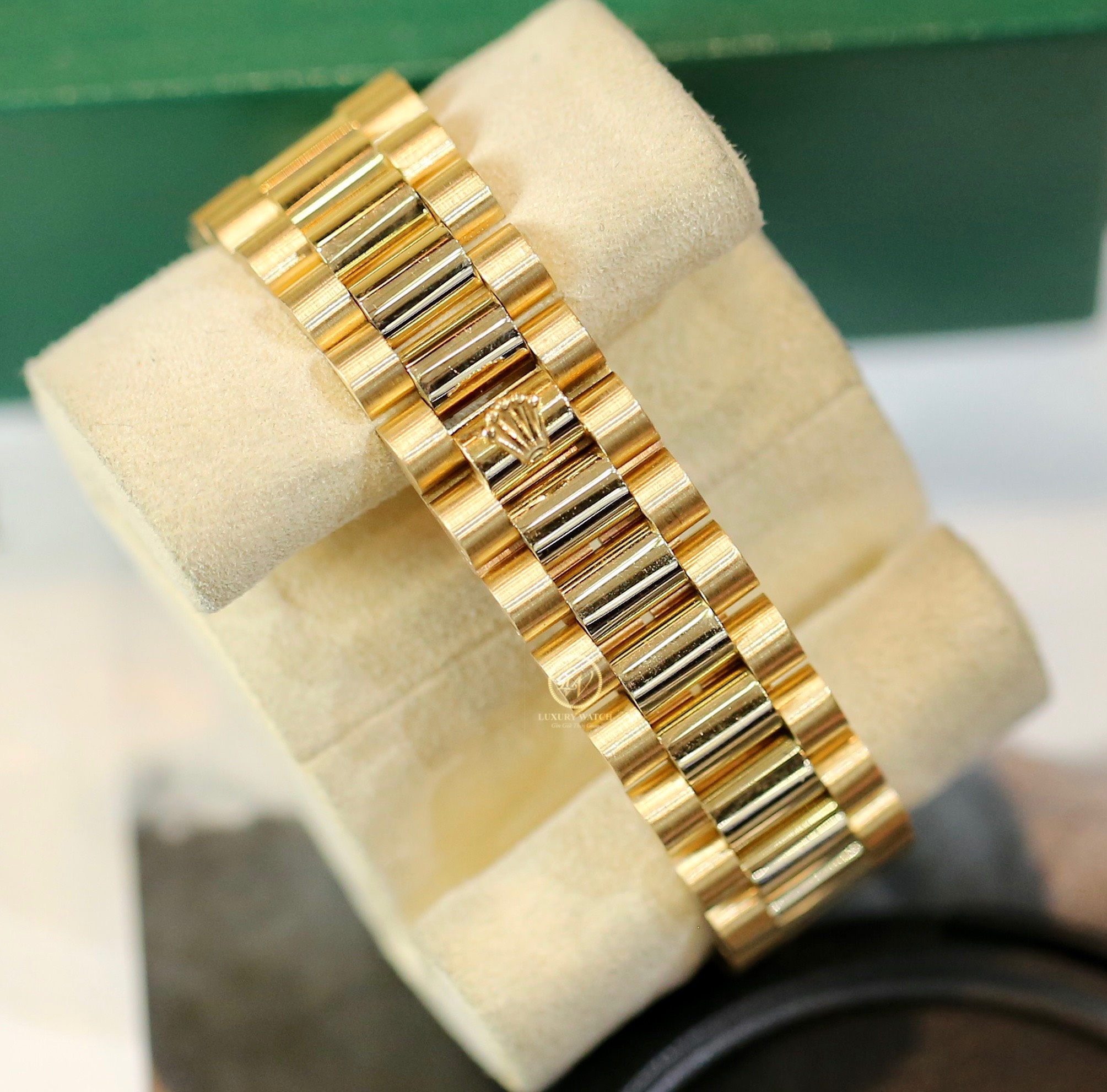 z5977946011705_a1f150a04744705afe2e3c53da539048 Đồng hồ Rolex day-date 18038 lên niềng kim cương - ảnh 5