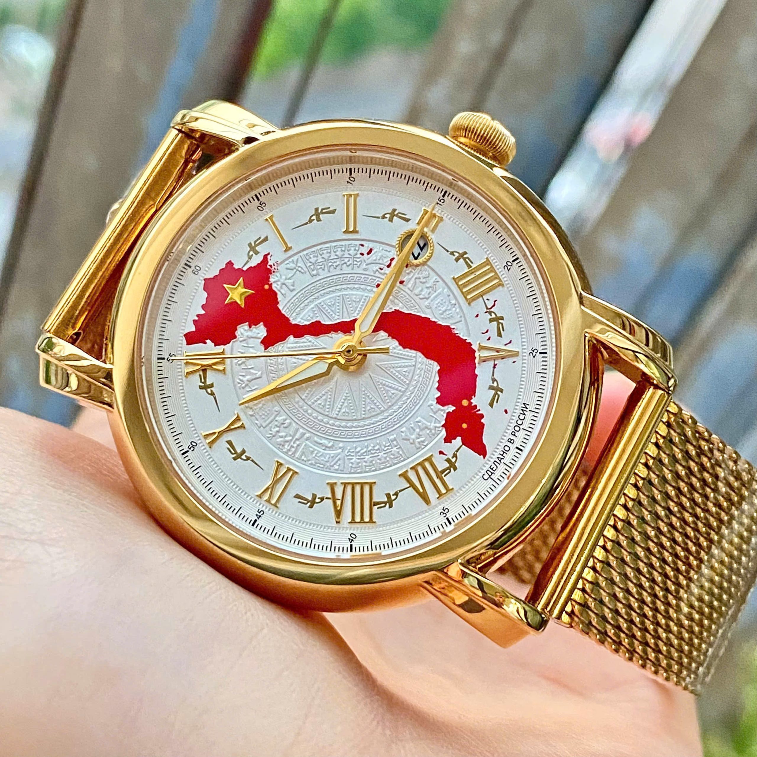 Đồng hồ Poljot Russian Time 5706309 mặt số bản đồ Việt Nam đỏ, dây lưới mạ vàng