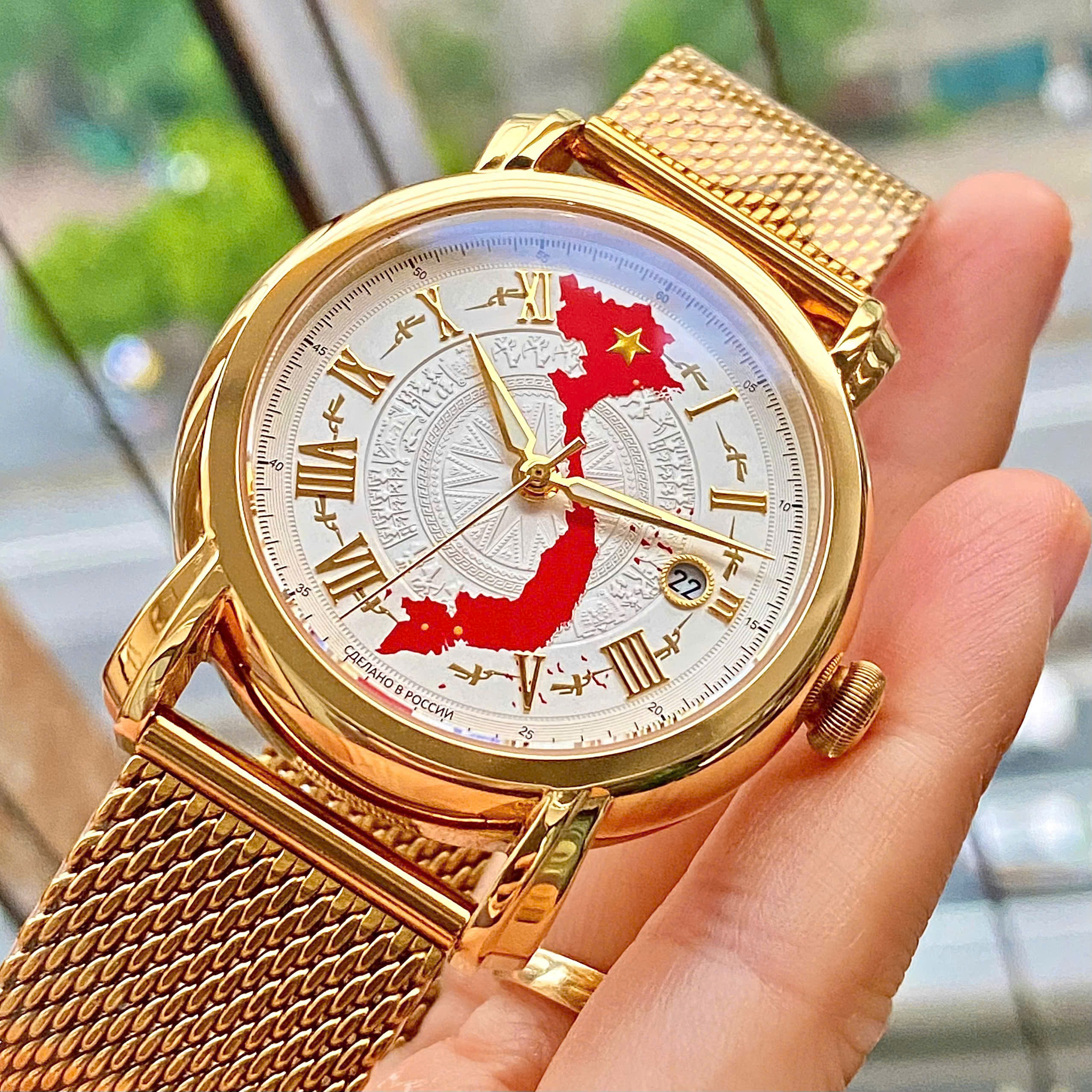 Đồng hồ Poljot Russian Time 5706309 cận cảnh mặt số, có cửa sổ ngày