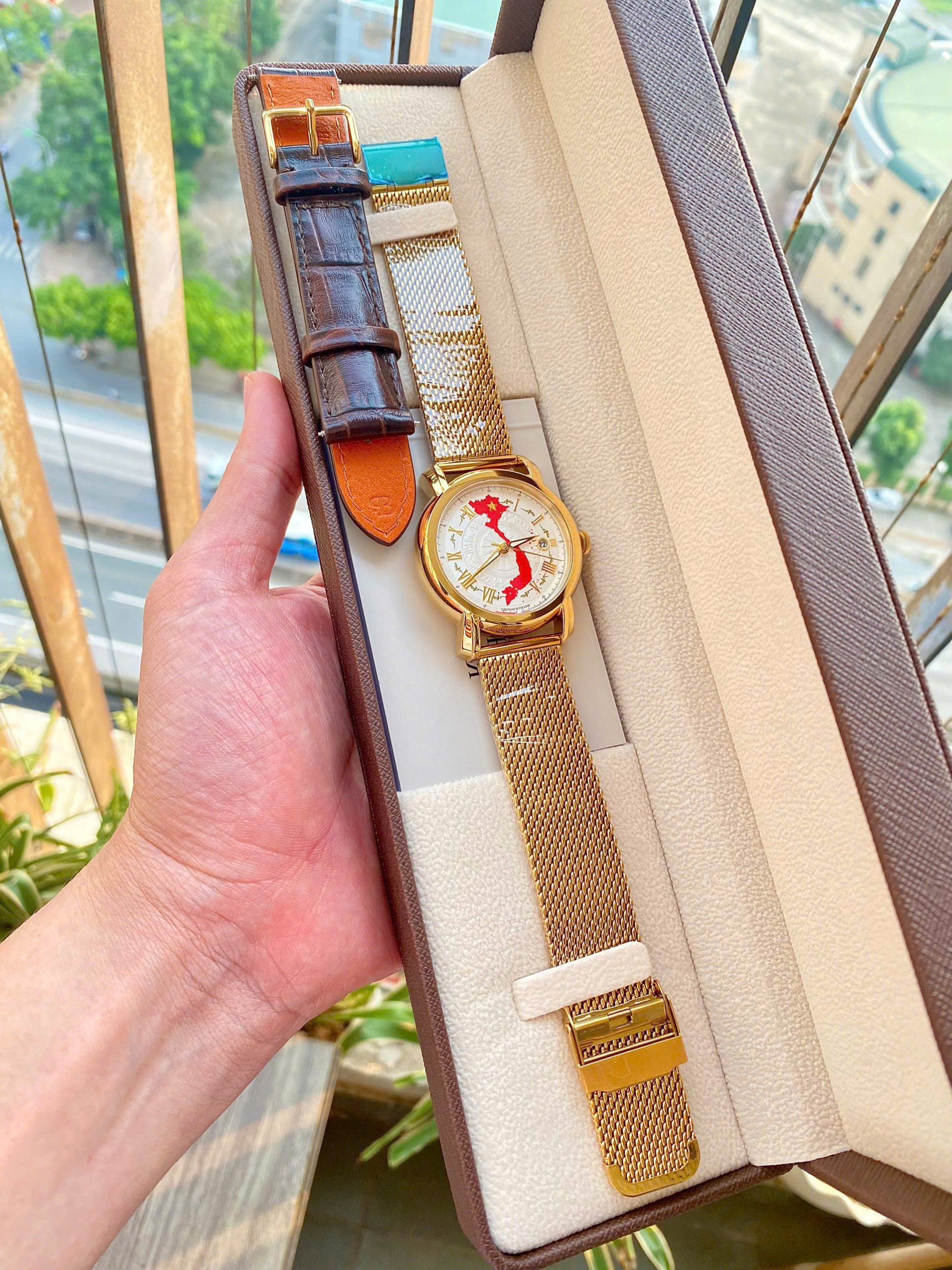 Đồng hồ Poljot Russian Time 5706309 trong hộp, kèm dây da nâu tặng kèm