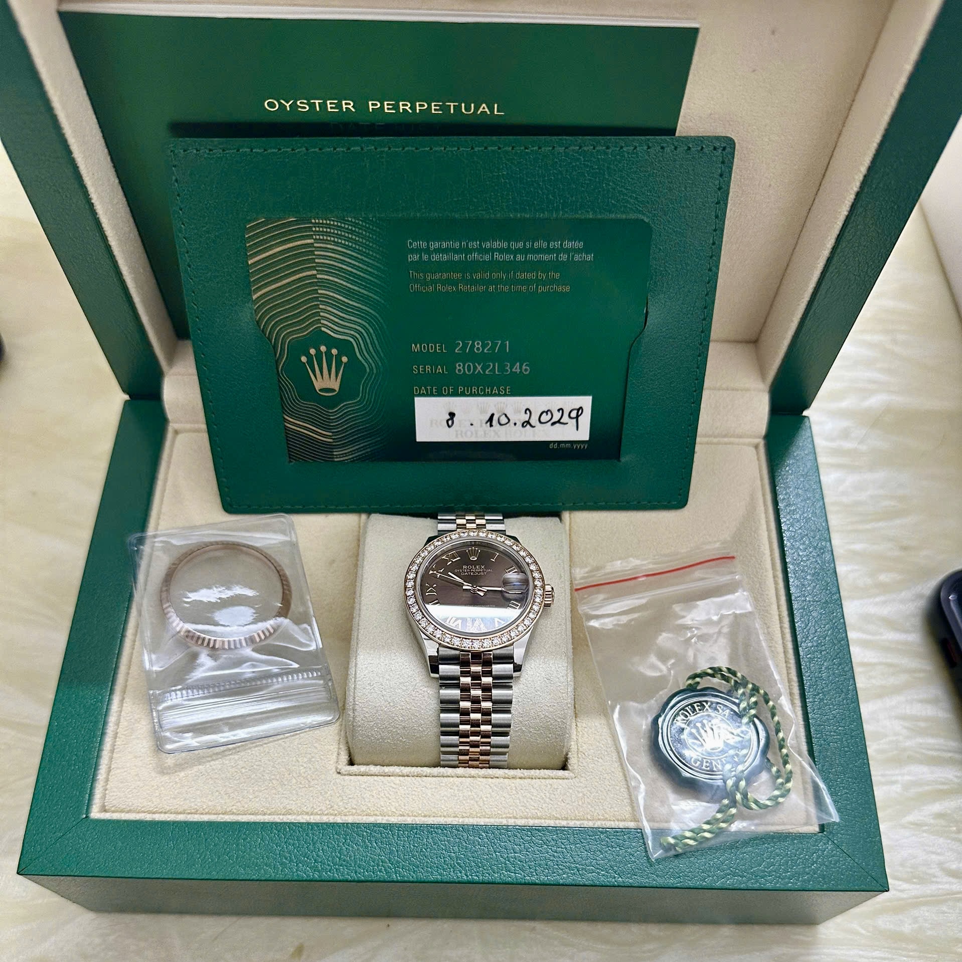 2010, Rolex chuyển sang sử dụng dãy số và chữ cái ngẫu nhiên (8 ký tự)